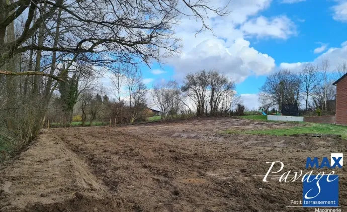 Nivellement du terrain en cours
